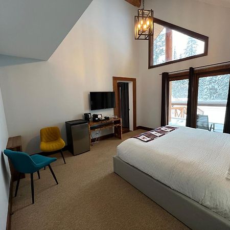 Winston Lodge Golden Luaran gambar