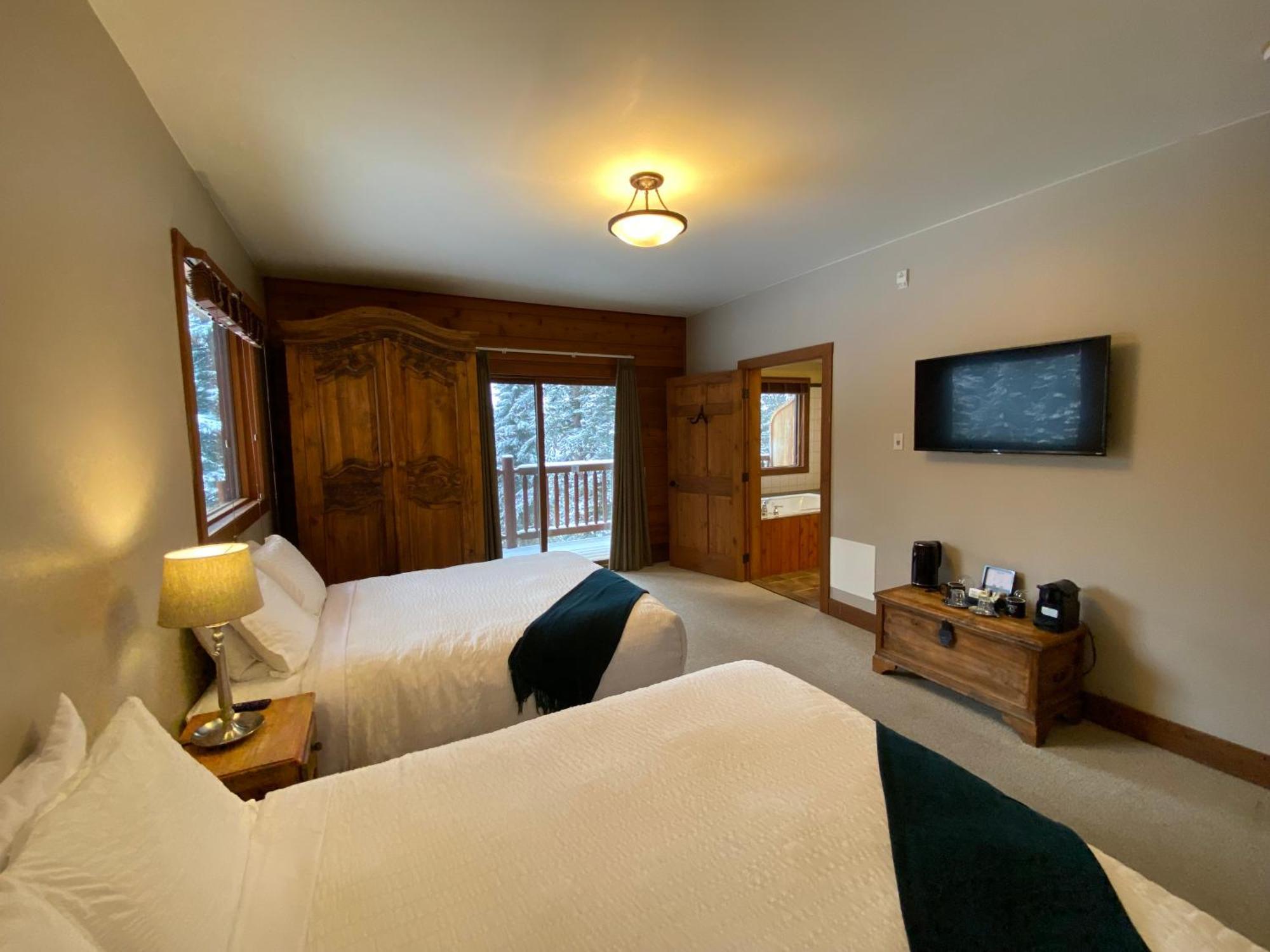Winston Lodge Golden Luaran gambar